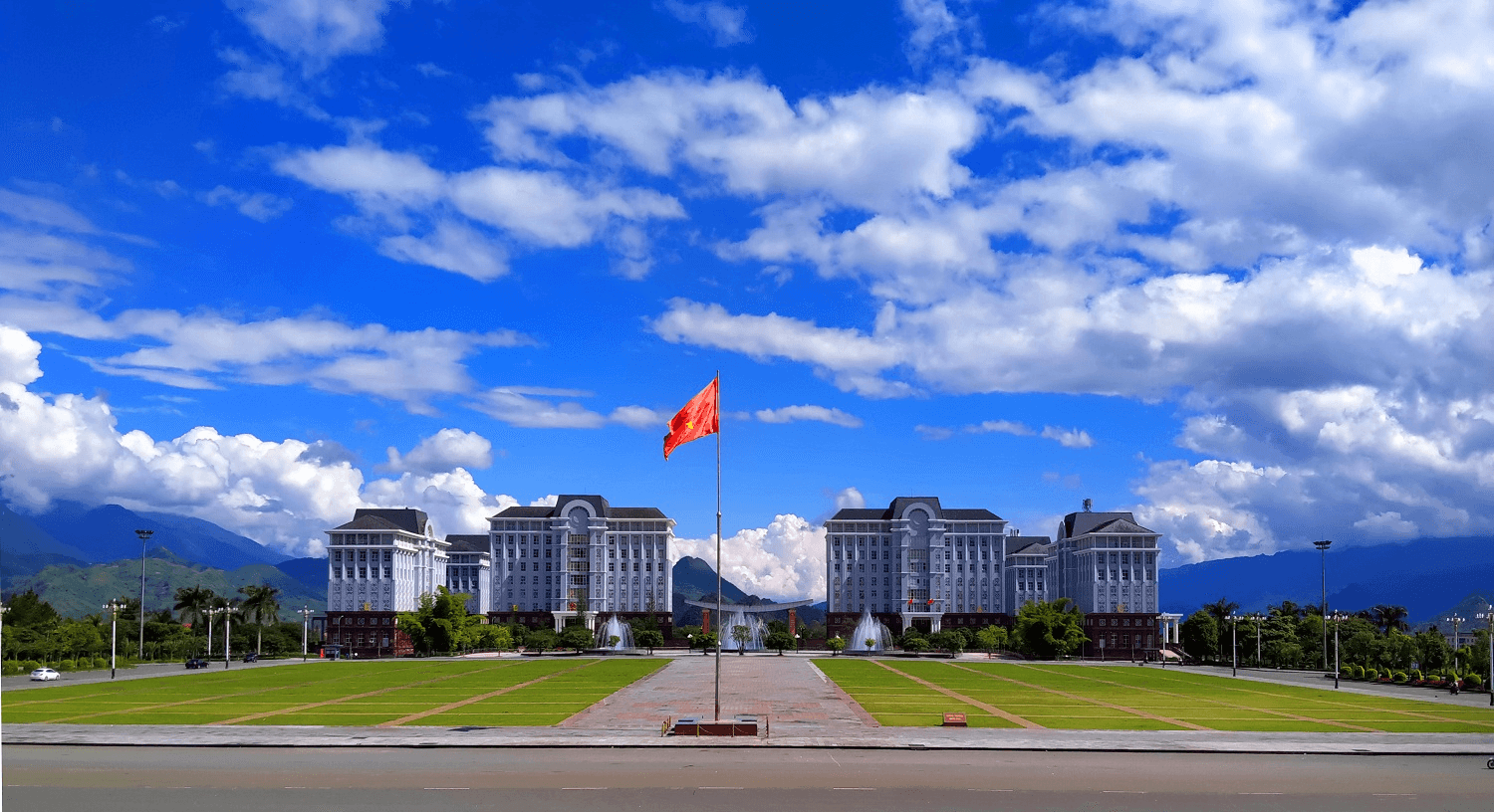 Chợ đêm San Thàng tối thứ bảy