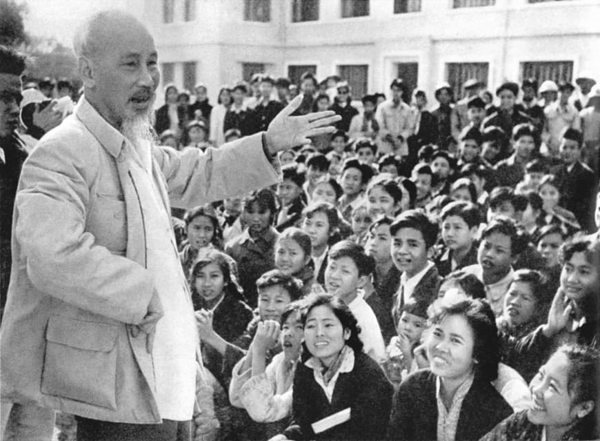 BÁC HỒ VỚI THANH NIÊN, THANH NIÊN VỚI BÁC HỒ (1)